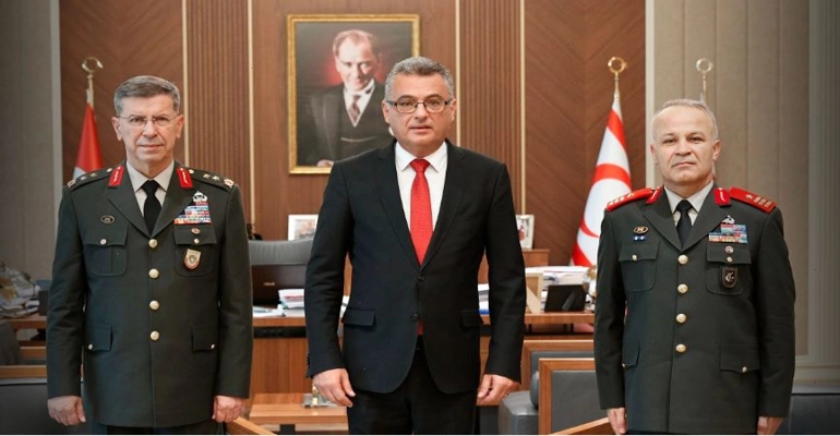 Cumhurbaşkanı Erhürman, Tümgeneral Ertan İnaltekin ve Tuğgeneral Şükrü Bilir’i kabul etti 