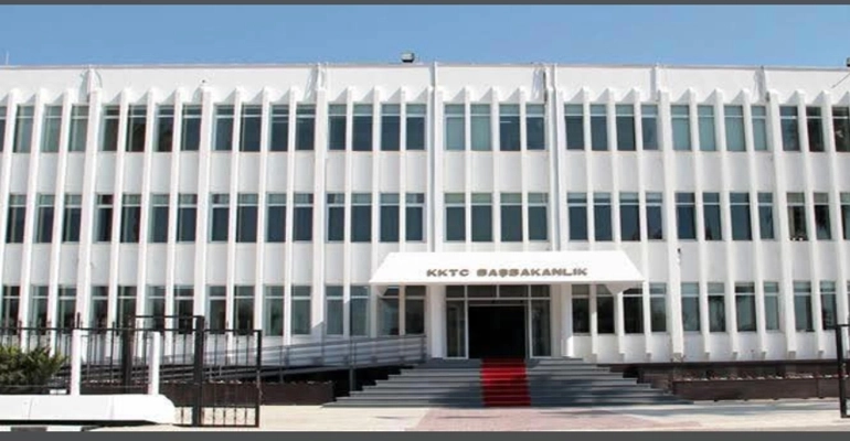 Başbakan Üstel, Bayındırlık ve Ulaştırma Bakanı Erhan Arıklı’yı görevden aldı