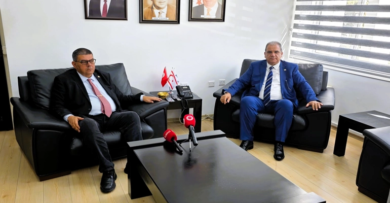  Bayındırlık ve Ulaştırma Bakanlığı’nda devir teslim… Sucuoğlu görevi Berova’dan devraldı