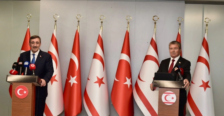 Yılmaz ve Üstel, Ercan Havalimanı'nda basın toplantısı düzenledi