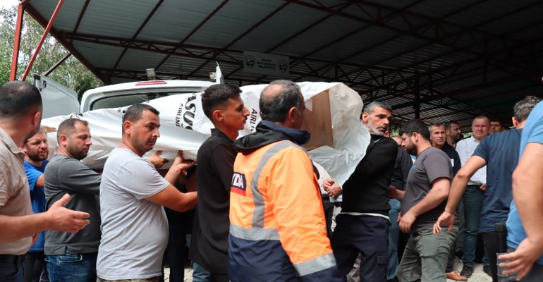  Girne'de geminin batması sonucu hayatını kaybeden 2 kişinin cenazeleri Hatay'da defnedildi