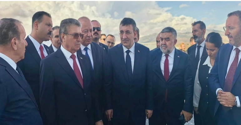 Üstel ve Yılmaz, Yeni Lefkoşa Hastanesi inşaat alanında incelemelerde bulundu