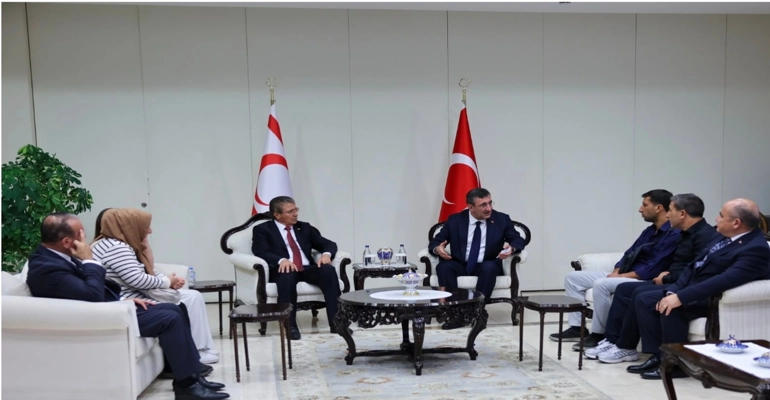 TC Cumhurbaşkanı Yardımcısı Yılmaz, kayıp yakınlarıyla bir araya geldi