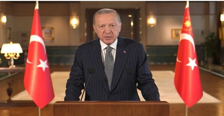 Erdoğan'dan 103'üncü yıl mesajı: "Türkiye Cumhuriyeti'ni çok daha aydınlık yarınlara hep birlikte taşıyacağız"